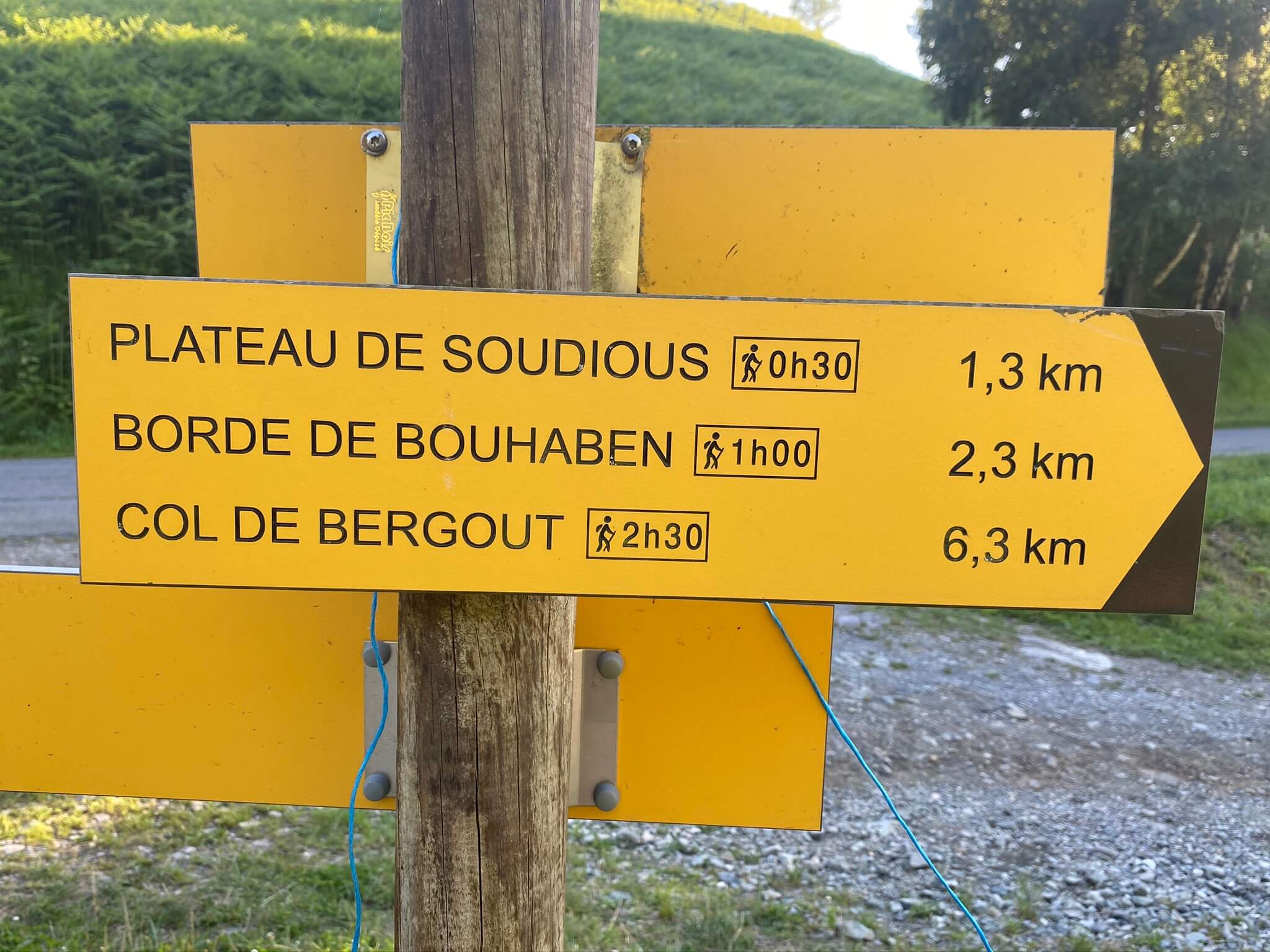 Si vous souhaitez prolonger votre balade, grimpez au col de Bergout, d'où décollent les parapentistes